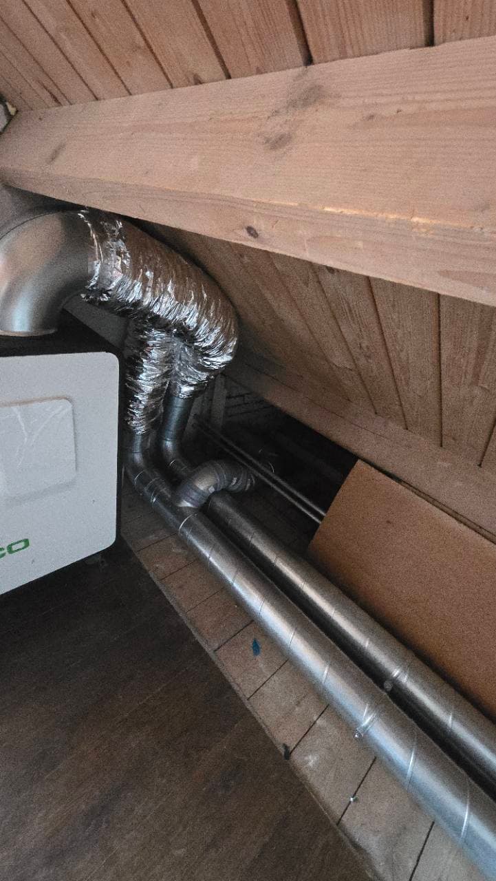 WTW-unit en kanalen op de zolder van een woning in Moerdijk